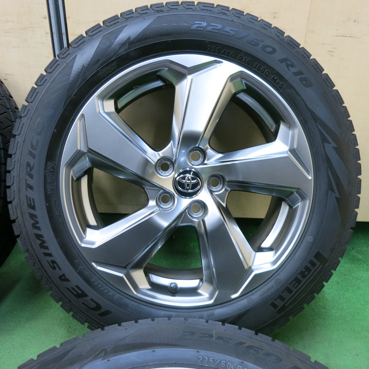[送料無料] バリ溝！20年！キレイ！9分★トヨタ RAV4 純正 225/60R18 スタッドレス ピレリ アイスアシンメトリコ 18インチ PCD114.3/5H★4120407SYス