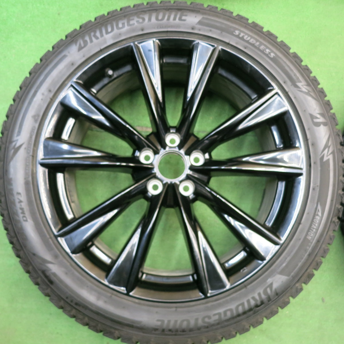 センサー付！バリ溝！24年！キレイ！ほぼ10分★レクサス NX Fスポーツ 純正 235/50R20 スタッドレス ブリヂストン ブリザック DM-V3 20インチ PCD114.3/5H★6050307HAス