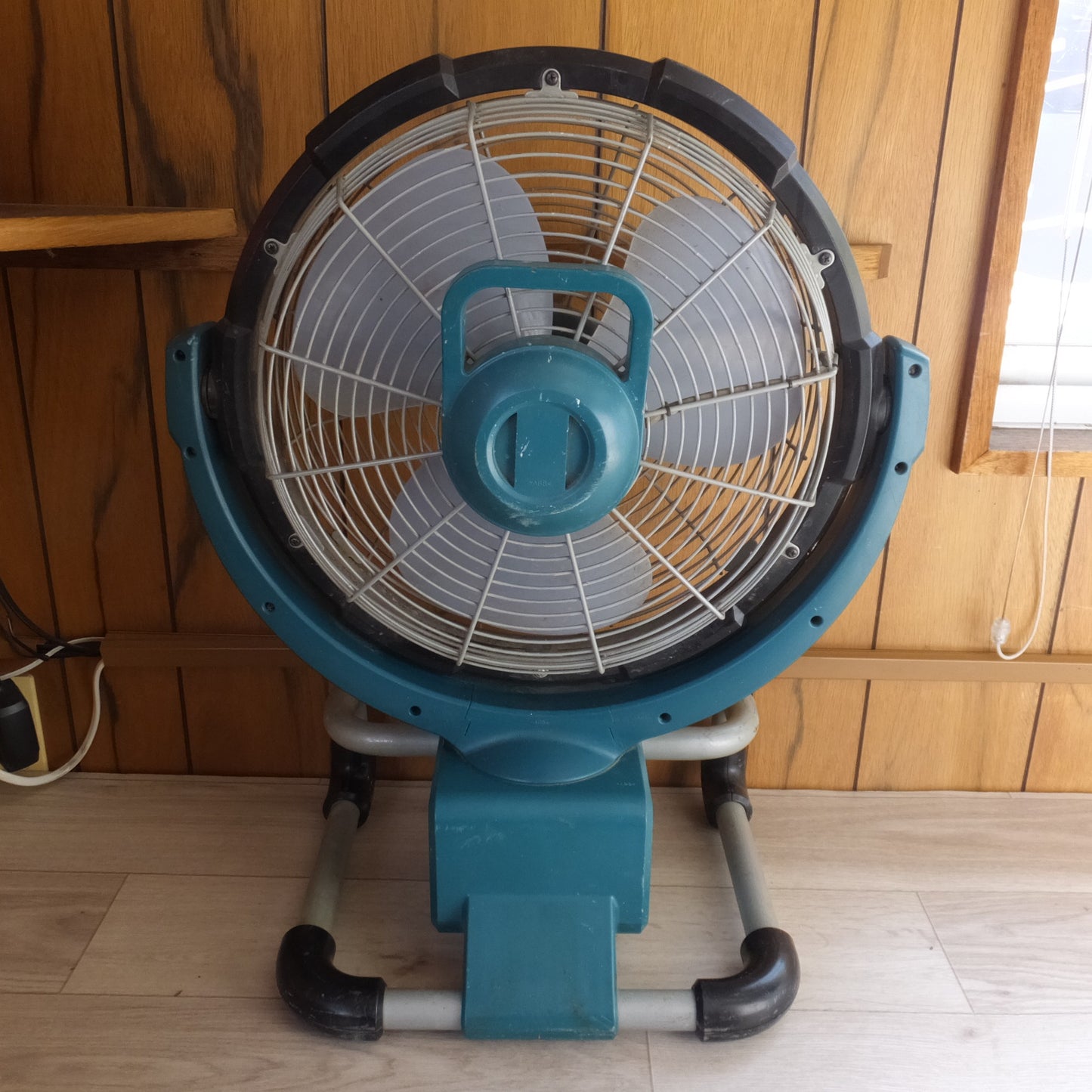 [送料無料] ★マキタ makita 充電式産業扇 CF300D 14.4V/18V　本体のみ★