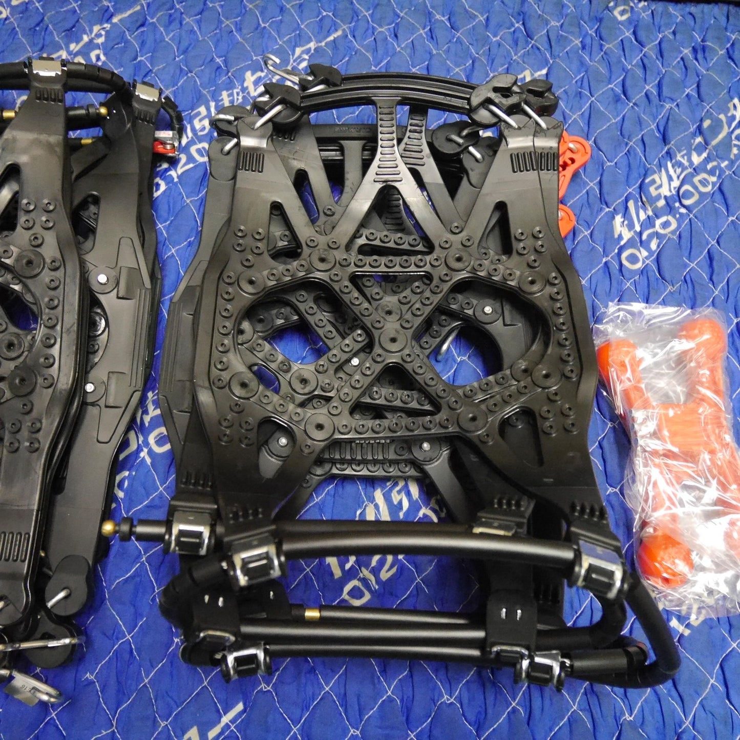[送料無料] 未使用☆CARMATE カーメイト 非金属 タイヤ チェーン QE16 BIATHLON QUICK EASY 滑り止め 21年製 216/70R16 225/60R17 235/50R18 等☆