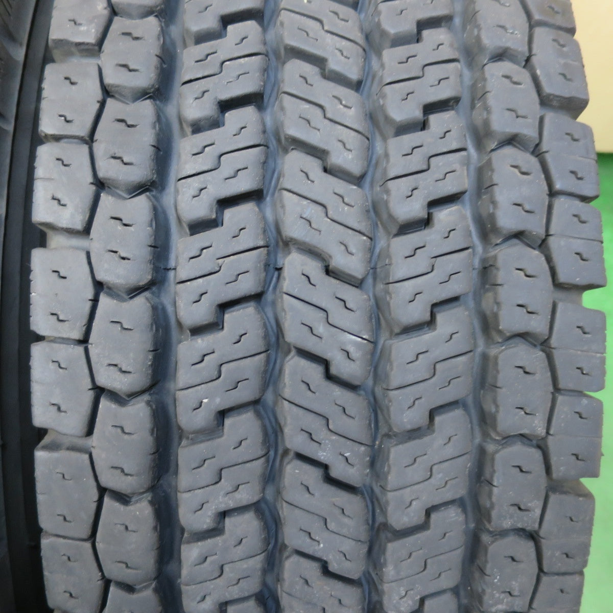 バリ溝！24年！9分★トラック タイヤ 245/70R19.5 136/134J スタッドレス ヨコハマ ZEN 902ZE 19.5インチ★5122013イスタ