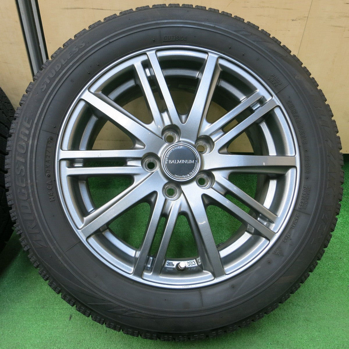 *送料無料* バリ溝！9分★スタッドレス 185/60R15 ブリヂストン ブリザック VRX BALMINUM バルミナ 15インチ PCD100/5H★4041005イス
