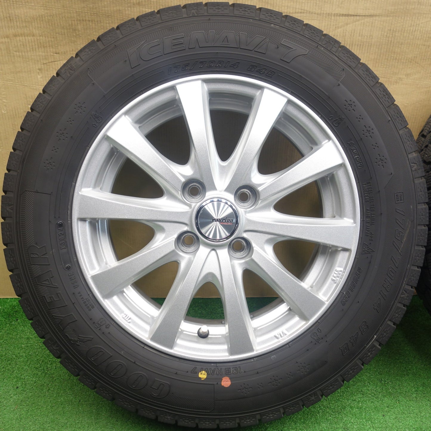 バリ溝！24年！キレイ！9分★スタッドレス 175/70R14 グッドイヤー アイスナビ7 ravrion RS01 ラブリオン 14インチ PCD100/4H★6030601KTス