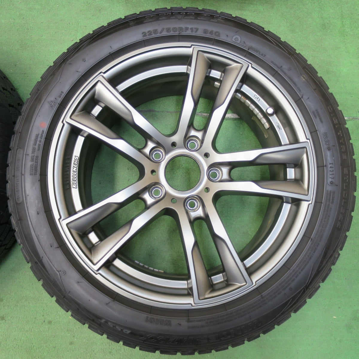[送料無料] バリ溝！キレイ！9.5分★BMW 等 KELLENERS 225/50R17 スタッドレス ダンロップ ウインターマックス WM01 DSST 17インチ ケレナーズ PCD120/5H★5012706イス