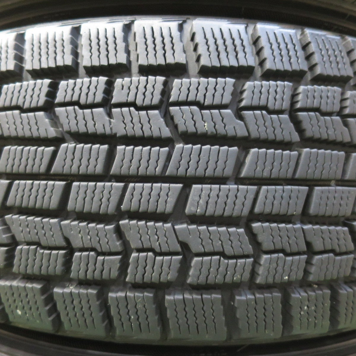 4本価格★スタッドレス 215/60R16 グッドイヤー アイスナビ ZEA Zauber ザウバー 16インチ PCD114.3/5H★5093015イス