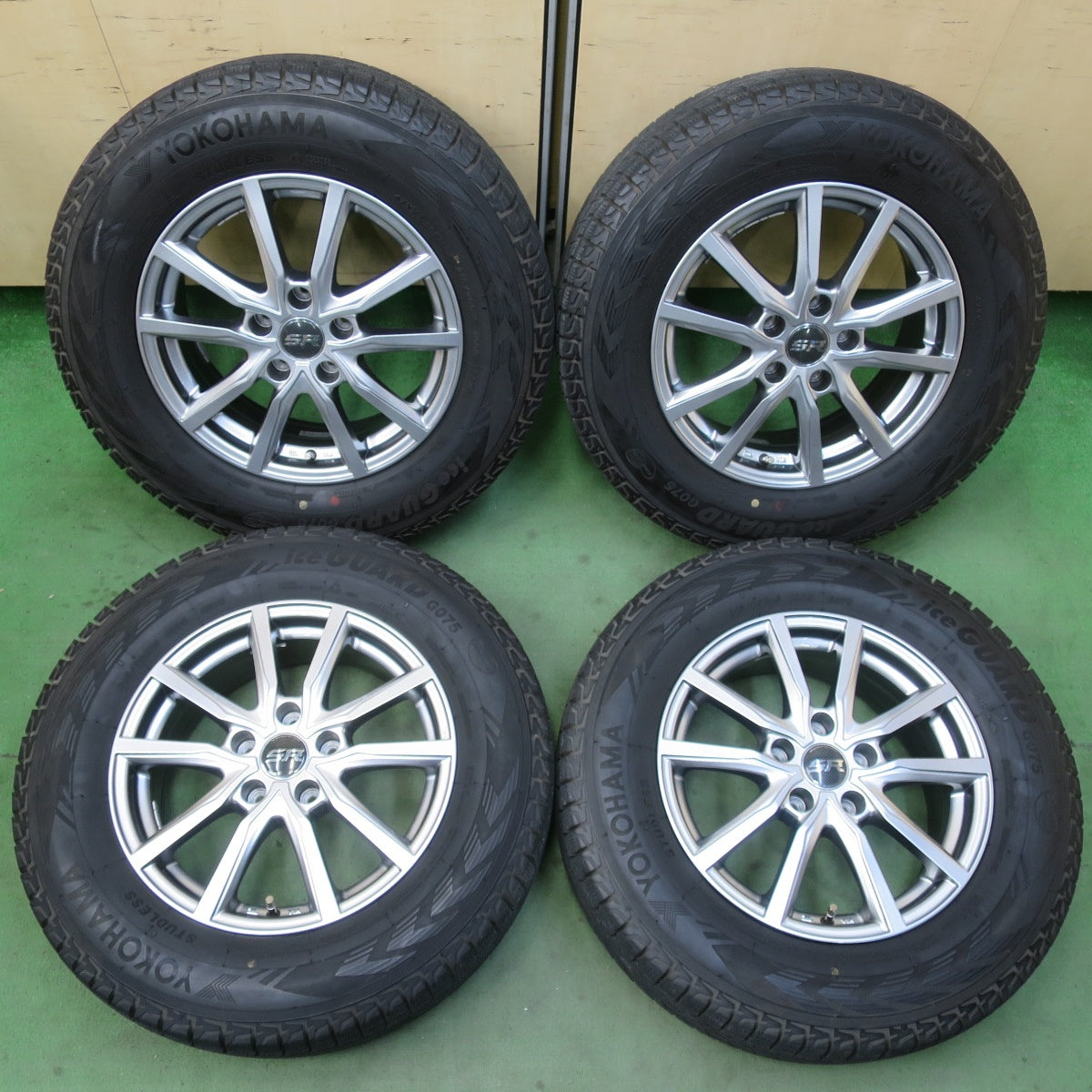 バリ溝！キレイ！9.5分★スタッドレス 215/70R16 ヨコハマ アイスガード G075 STRANGER ストレンジャー 16インチ PCD114.3/5H★6031104イス