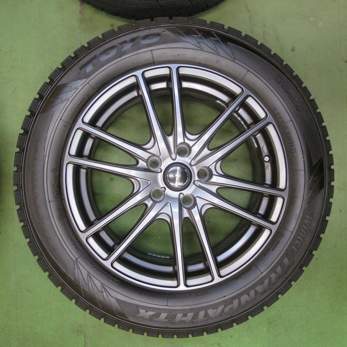 バリ溝！24年！キレイ！ほぼ10分★スタッドレス 225/60R17 トーヨー ウインター トランパス TX WAREN ヴァーレン 17インチ PCD114.3/5H★5112809TTス