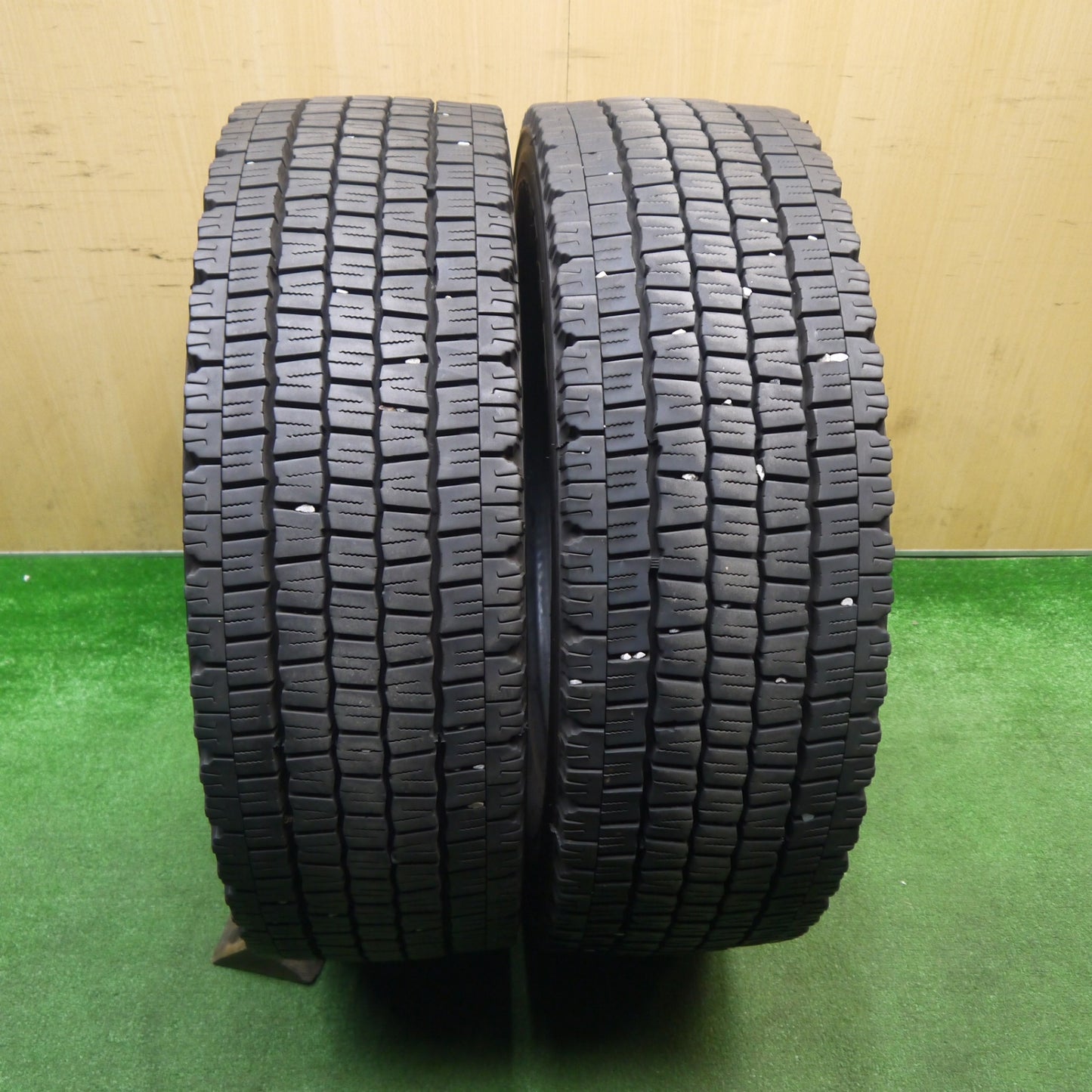 2本価格★トラック タイヤ 245/70R19.5 136/134J スタッドレス ダンロップ デクテス SP081 DECTES 19.5インチ★5122303Hスタ