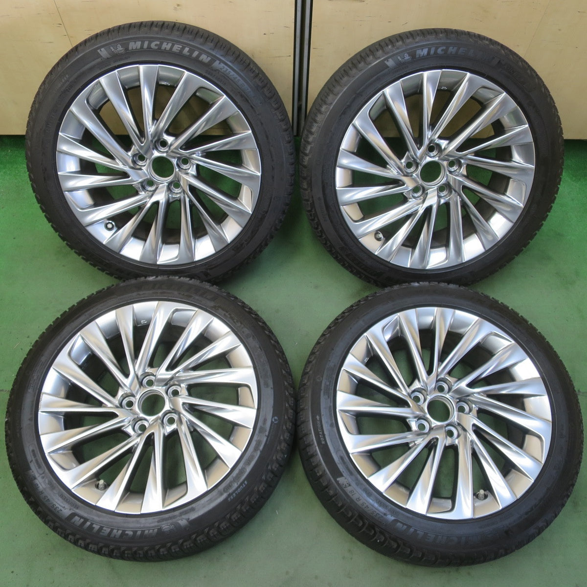 センサー付！キレイ★レクサス ES バージョンL 純正 235/45R18 スタッドレス ミシュラン X-ICE3+ 18インチ PCD114.3/5H★6052707イス