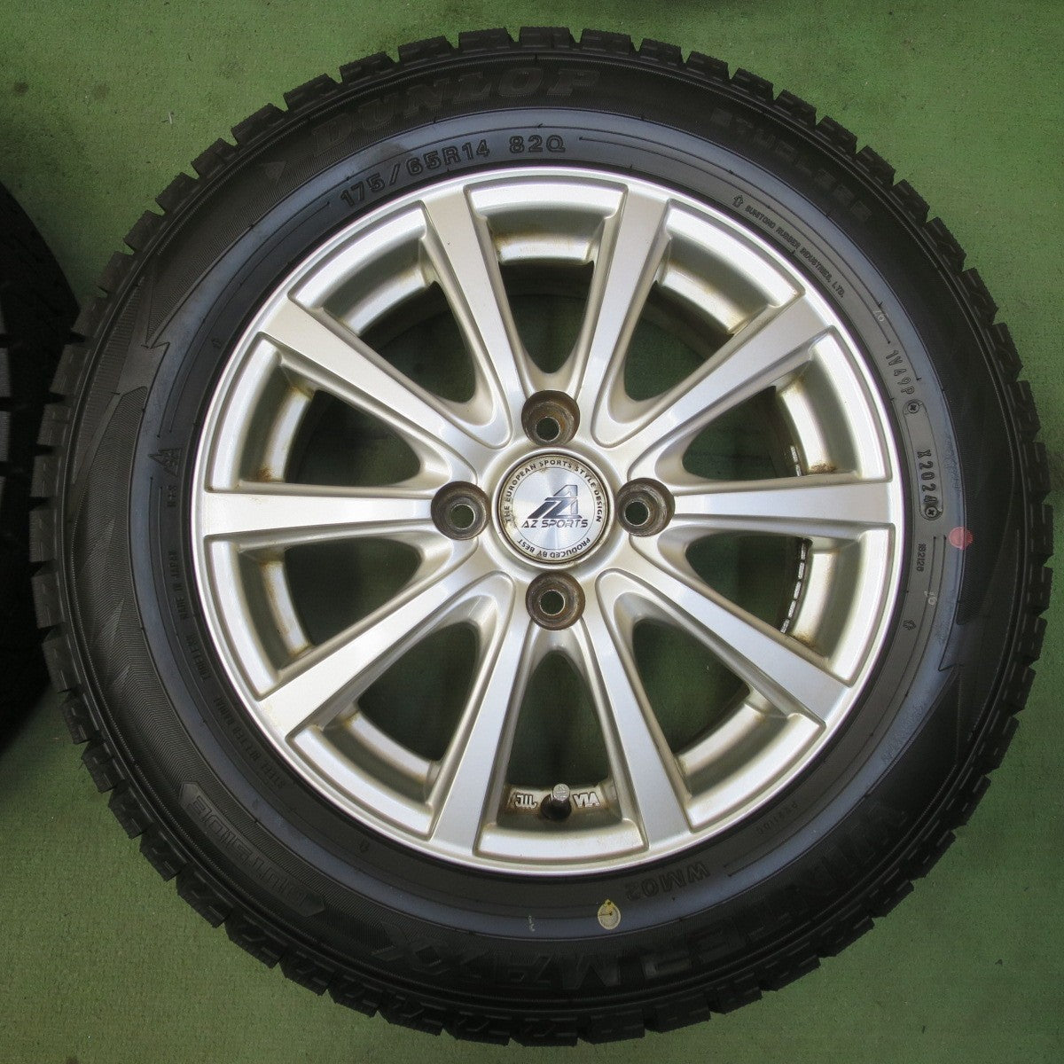 ほぼ未使用！24年★スタッドレス 175/65R14 ダンロップ ウインターマックス WM02 AZ SPORTS AZスポーツ 14インチ PCD100/4H★6052202イス