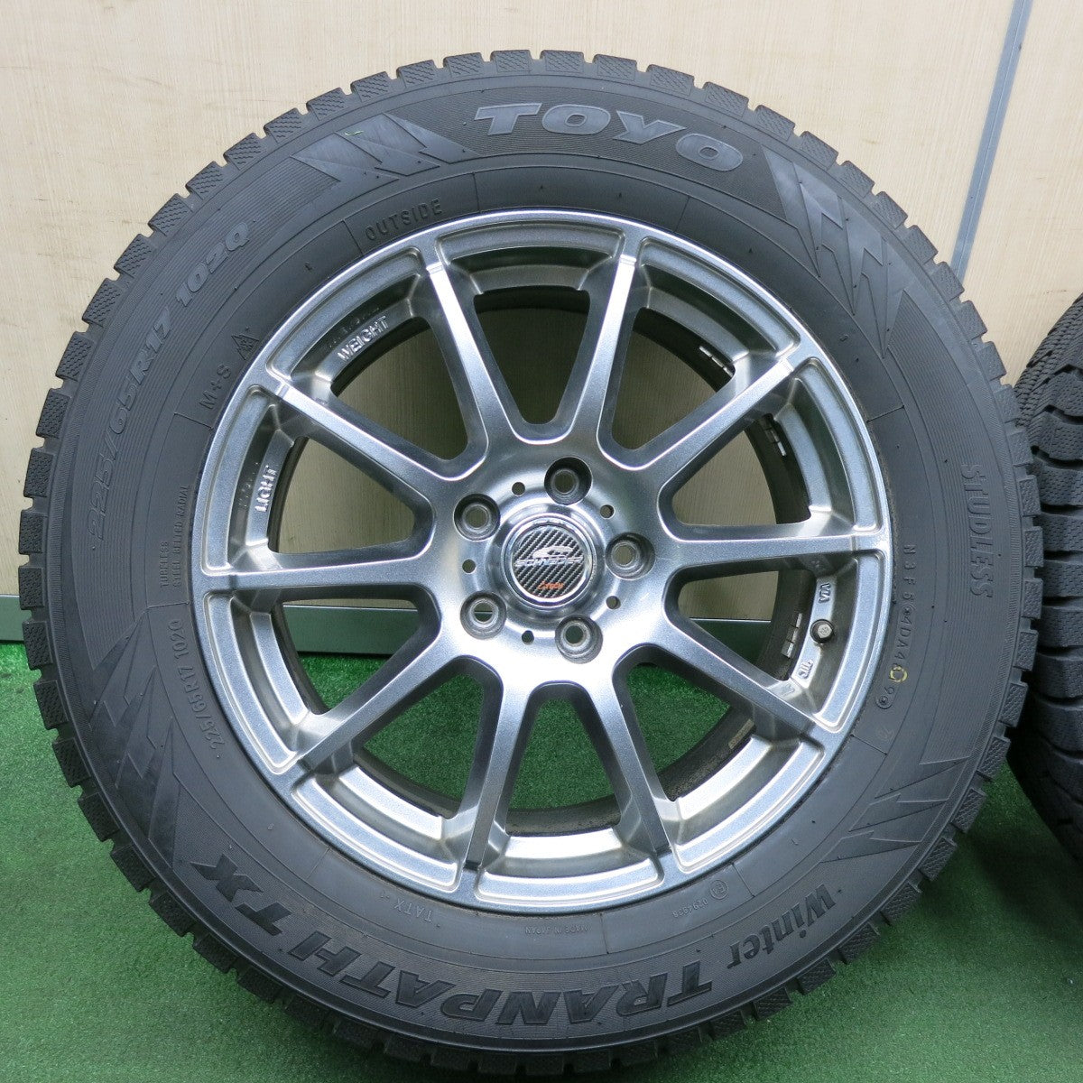 *送料無料* バリ溝！キレイ！9.5分★スタッドレス 225/65R17 トーヨー ウインター トランパス TX SCHNEIDER ATECH シュナイダー PCD114.3/5H★4032603TNス