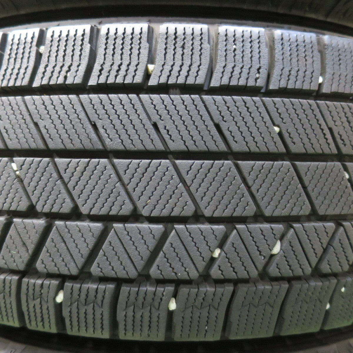 バリ溝！21年！キレイ！8.5分★アウディ ワーゲン 等 TRG 195/65R15 スタッドレス ブリヂストン ブリザック VRX3 15インチ PCD112/5H★5100703イス