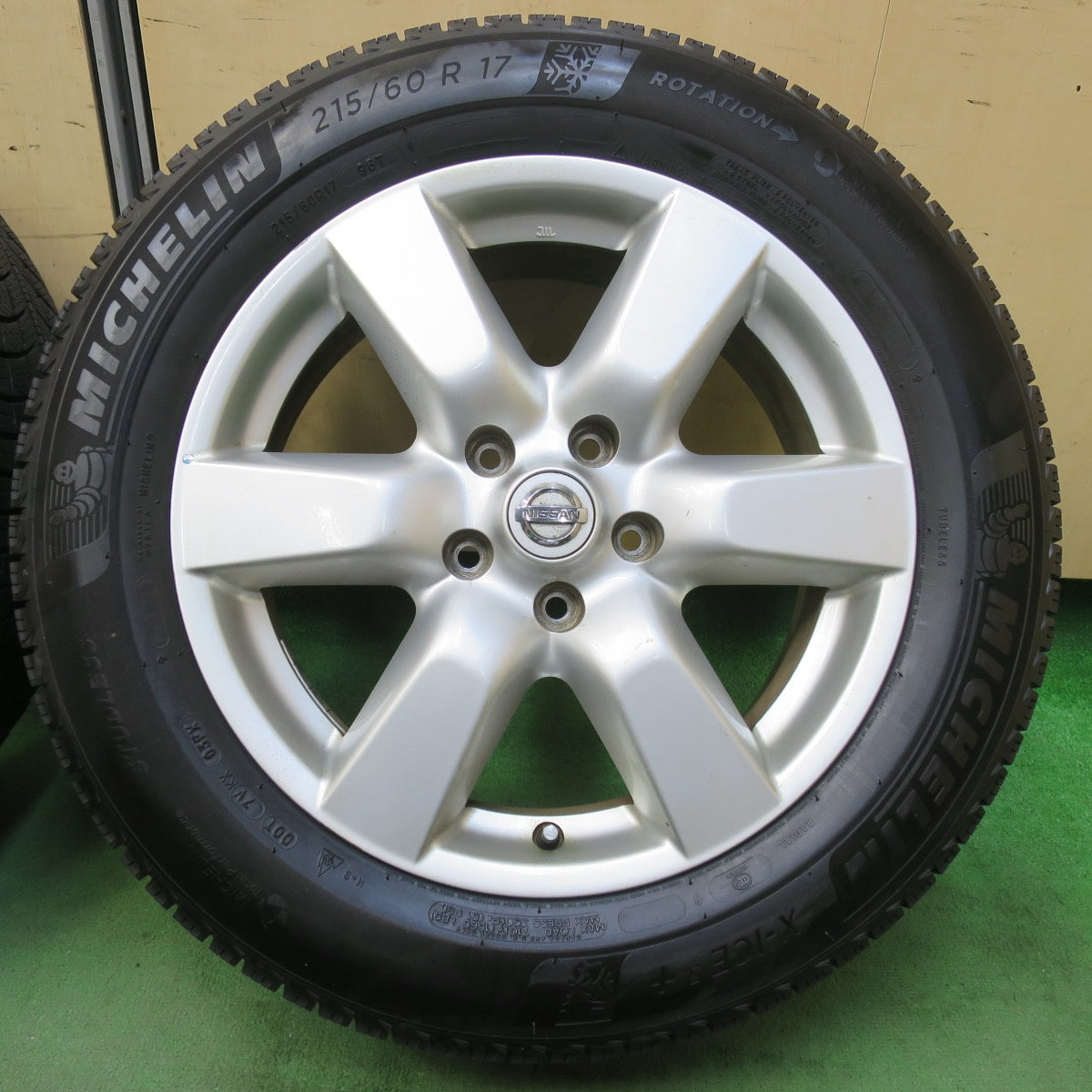 バリ溝！9分★日産 T31 エクストレイル 純正 215/60R17 スタッドレス ミシュラン X-ICE3+ 17インチ PCD114.3/5H★5103105イス