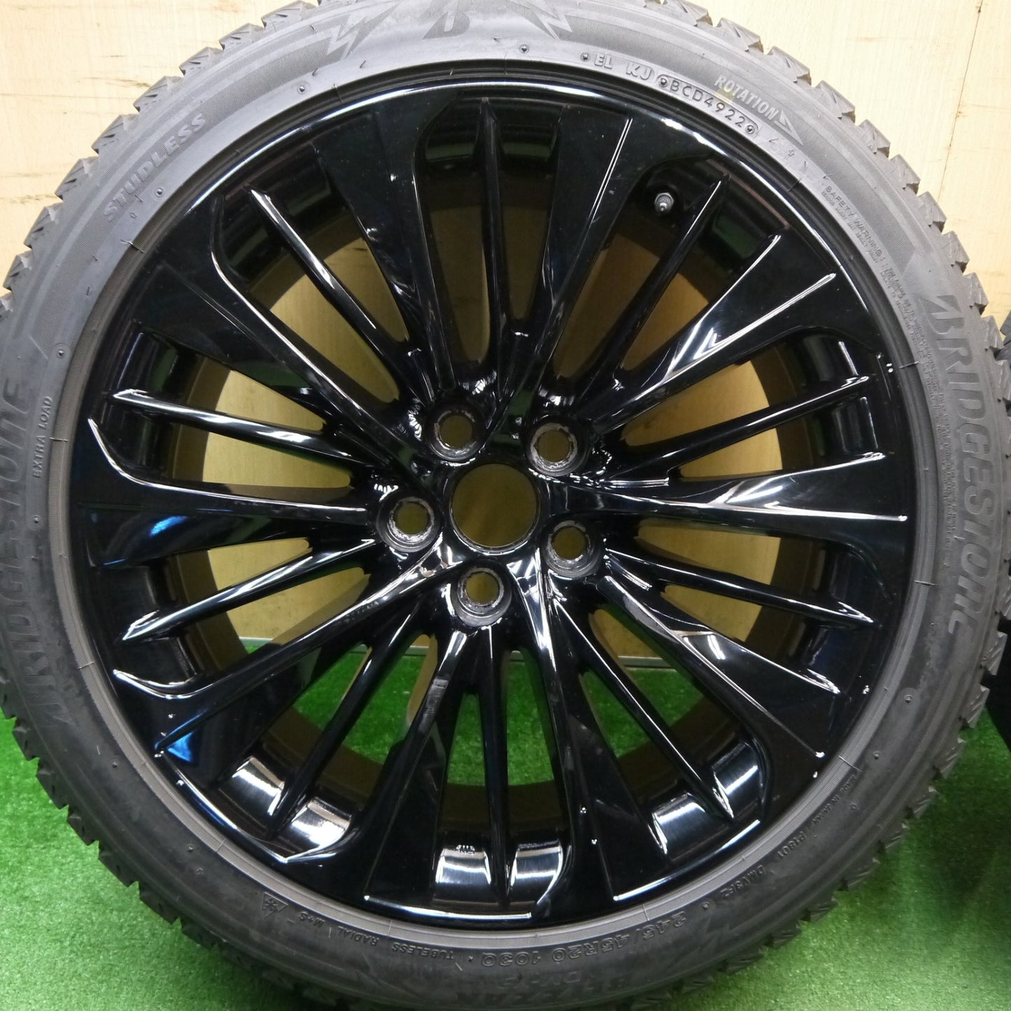 センサー付！バリ溝！22年！キレイ！8.5分★レクサス LS 純正 OP 245/45R20 スタッドレス ブリヂストン ブリザック DM-V3 20インチ PCD120/5H★6021601Hス