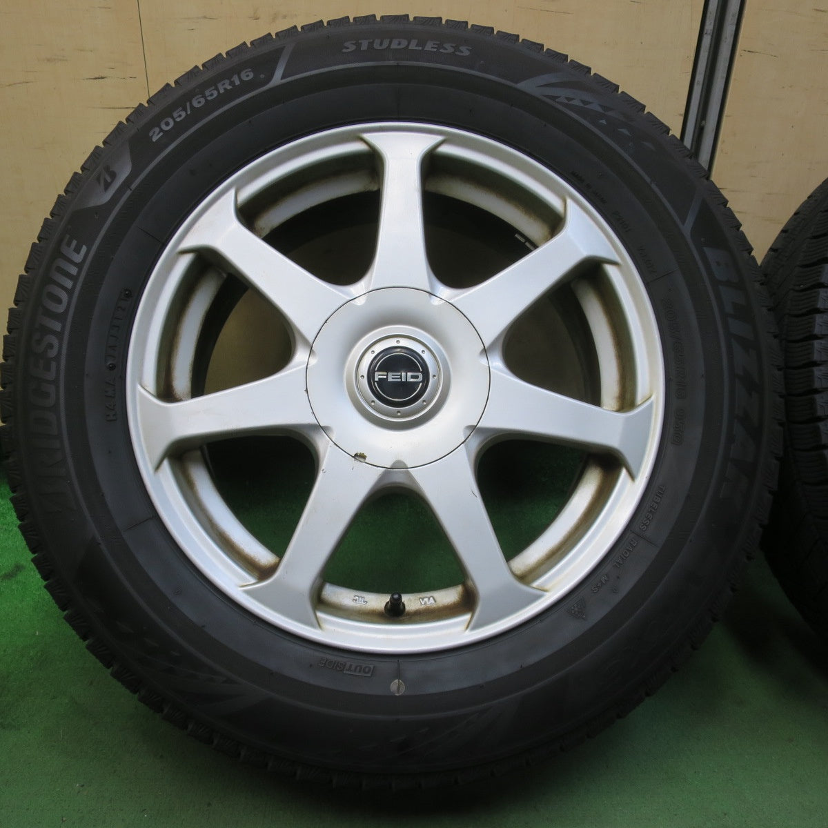 バリ溝！21年！9分★スタッドレス 205/65R16 ブリヂストン ブリザック VRX3 FEID フェイド 16インチ PCD100 114.3/5H マルチ★5103015イス