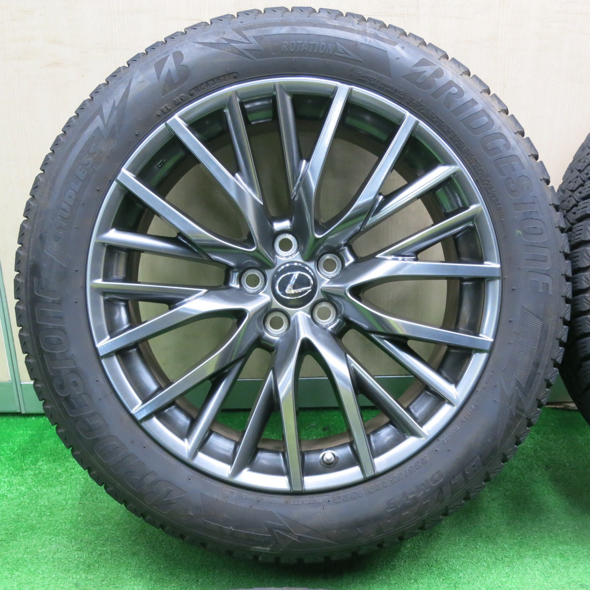 [送料無料] センサー付！バリ溝！21年！綺麗！8.5分★レクサス RX Fスポーツ 純正 235/55R20 スタッドレス ブリヂストン ブリザック DM-V3 PCD114.3/5H★4102901NJス