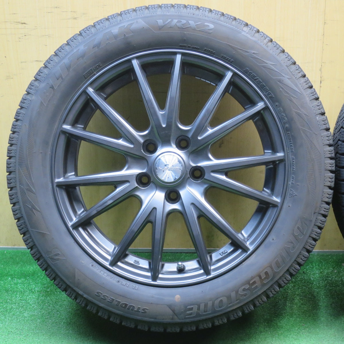 バリ溝！24年！9.5分★スタッドレス 215/55R17 ブリヂストン ブリザック VRX2 VELVA SPORT ヴェルヴァ 17インチ PCD114.3/5H★6033103NJス