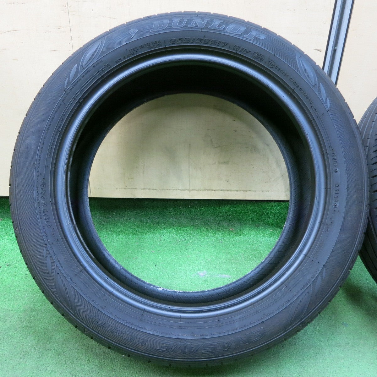 [送料無料] バリ溝！23年！9.5分★205/55R17 ダンロップ エナセーブ EC300+ タイヤ 17インチ キックス ノア ヴォクシー 等★4123002イノタ