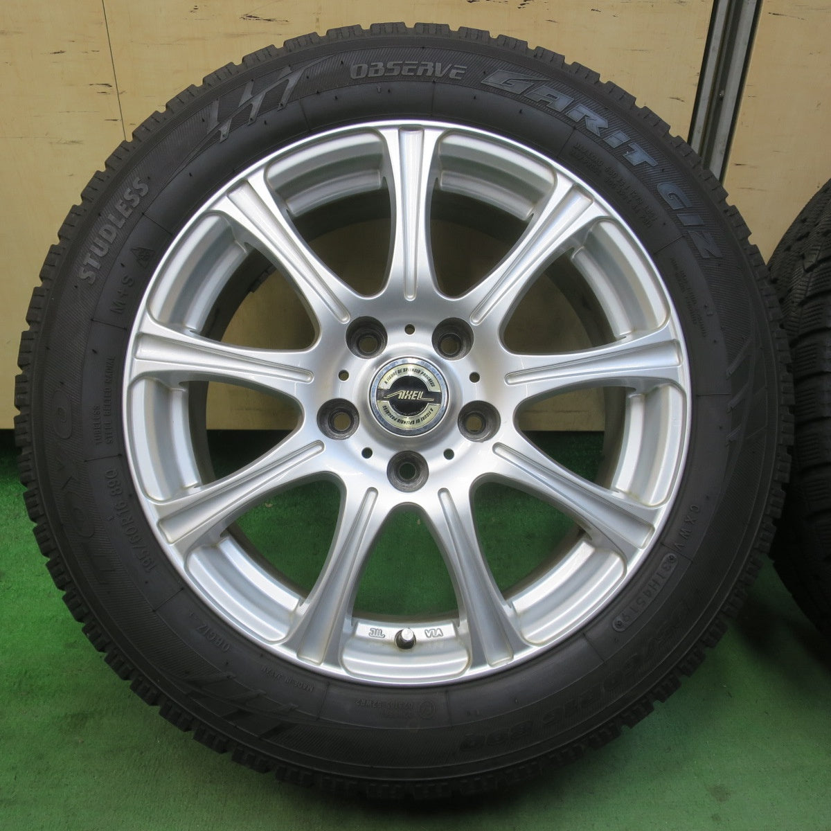 バリ溝！キレイ！8.5分★スタッドレス 195/60R16 トーヨー オブザーブ ガリット GIZ AXEL アクセル 16インチ PCD114.3/5H★6030505イス