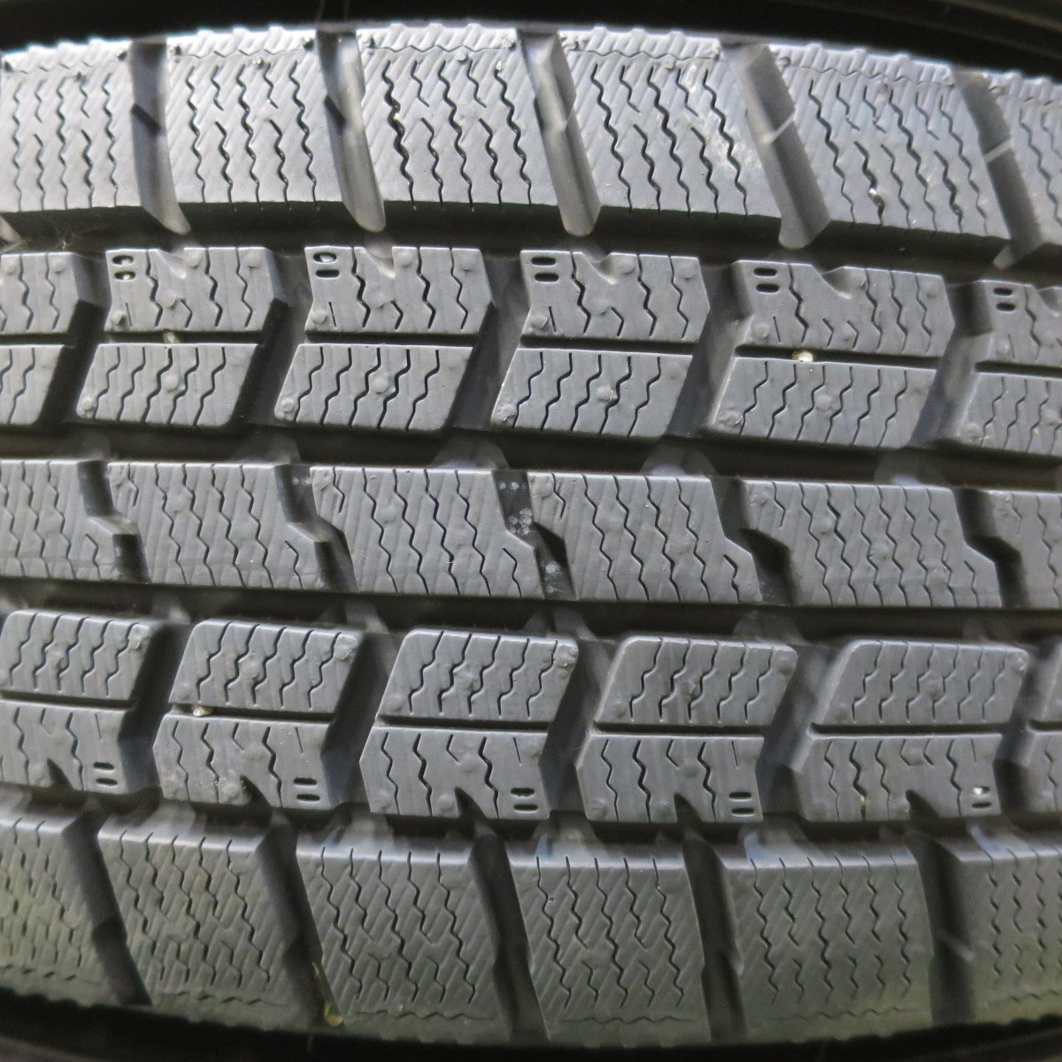 超バリ溝！24年！9.5分以上◎スタッドレス 175/65R15 グッドイヤー アイスナビ7 Exceeder エクシーダー 15インチ PCD100/4H◎6072703イス