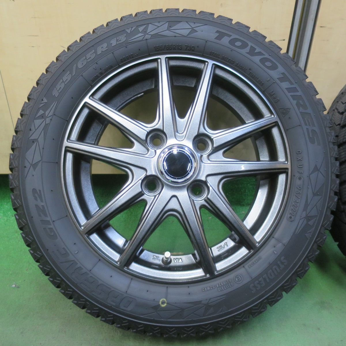 バリ溝！22年！キレイ！8.5分◎スタッドレス 155/65R13 トーヨー オブザーブ GIZ2 社外 アルミ 13インチ PCD100/4H◎6081205イス