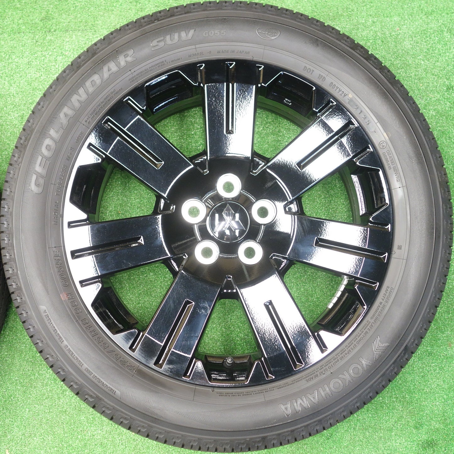 新車外し！25年★三菱 デリカ D:5 シャモニー 純正 225/55R18 ヨコハマ ジオランダー SUV G055 G055E 18インチ D5 PCD114.3/5H★5121103KTノ