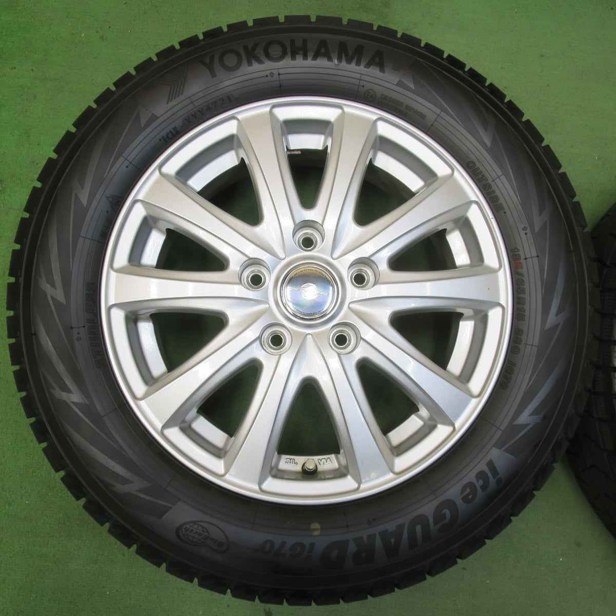 バリ溝！21年！キレイ！9.5分以上★スタッドレス 185/65R15 ヨコハマ アイスガード iG70 ENERGY LINE エナジー ライン 15インチ PCD114.3/5H★5103107イス