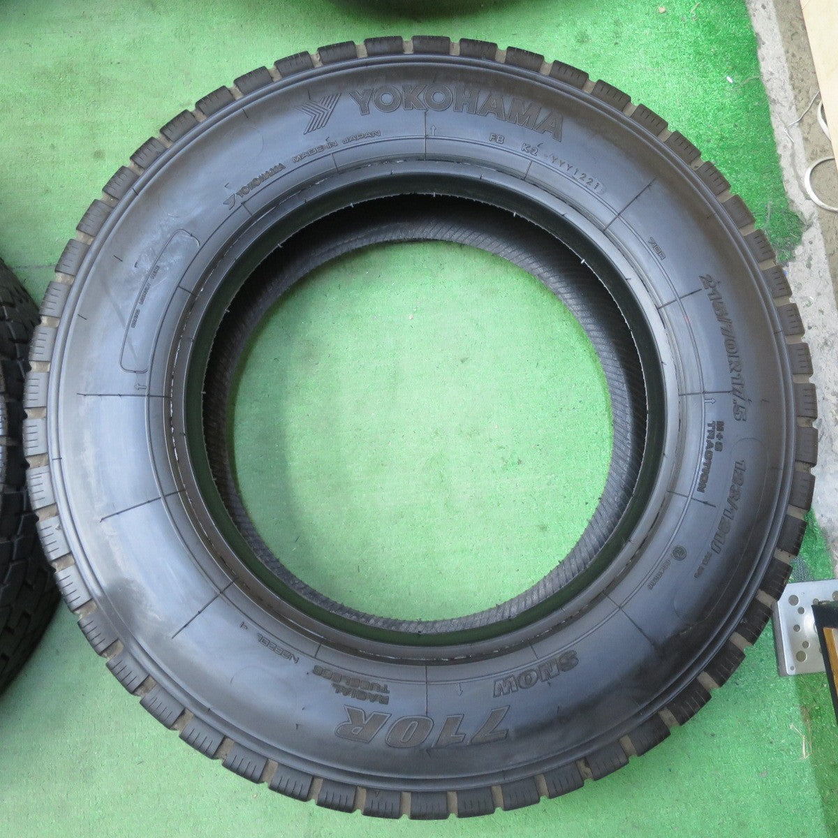 バリ溝！21年！ほぼ10分！6本★トラック タイヤ 215/70R17.5 123/121J ヨコハマ 710R 17.5インチ ミックス オールシーズン★5061005イスタ
