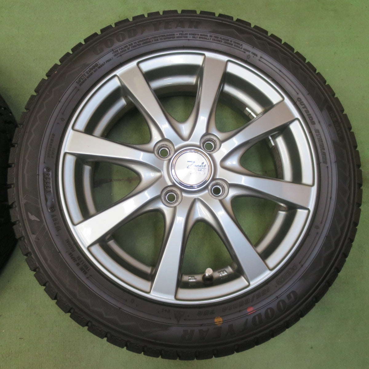 バリ溝！24年！ほぼ10分◎スタッドレス 155/65R14 グッドイヤー アイスナビ8 Zmeist VS-8 14インチ PCD100/4H◎6083104イス