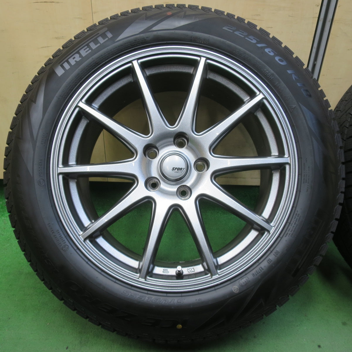 バリ溝！24年！キレイ！ほぼ10分★スタッドレス 225/60R18 ピレリ アイスゼロ アシンメトリコ SPORT ABELIA スポルト アベリア 18インチ PCD114.3/5H★5061503イス
