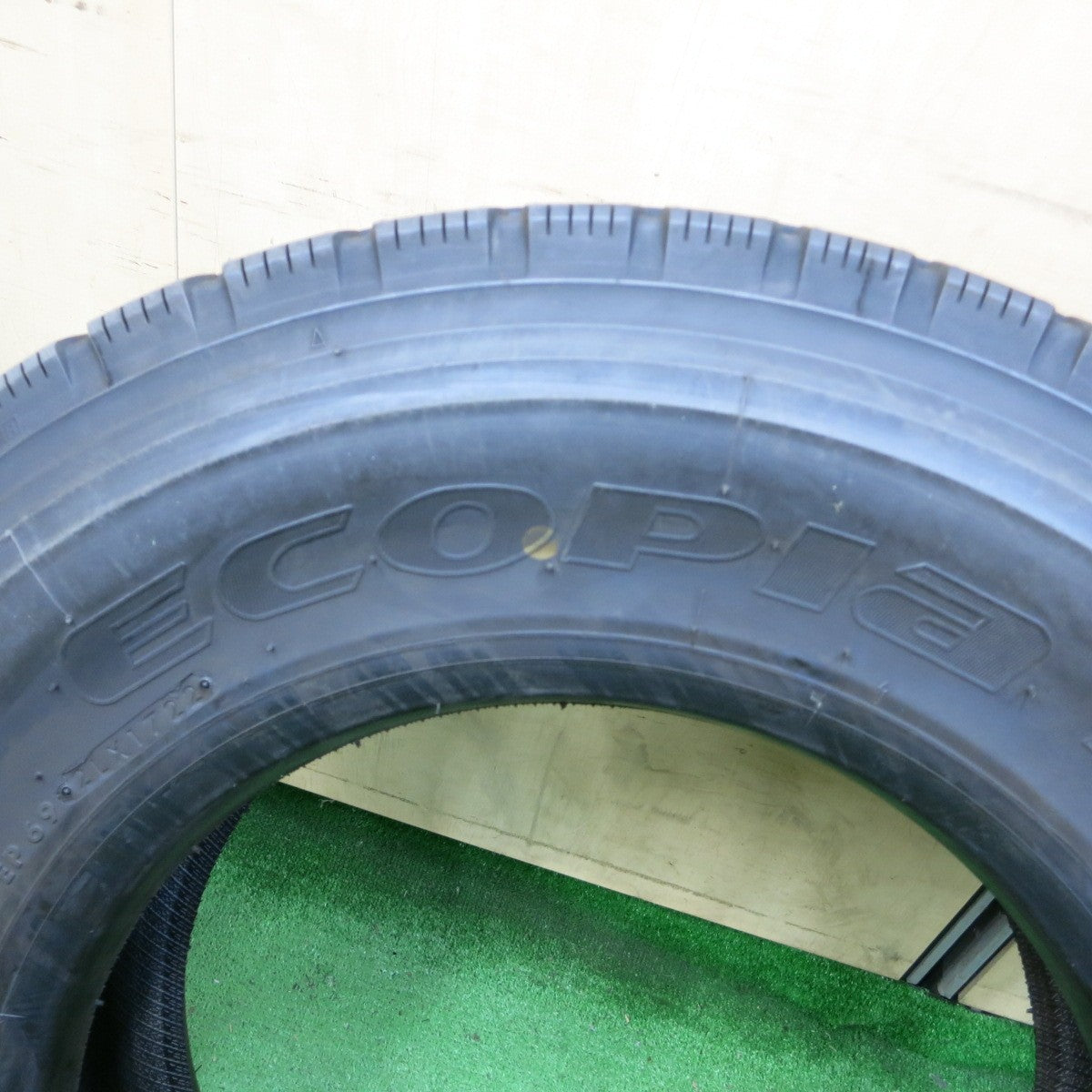 [送料無料] ほぼ未使用！22年★トラック タイヤ 225/80R17.5 123/122L ブリヂストン エコピア M801 Ⅱ ミックス オールシーズン 17.5インチ★5021002ナスタ