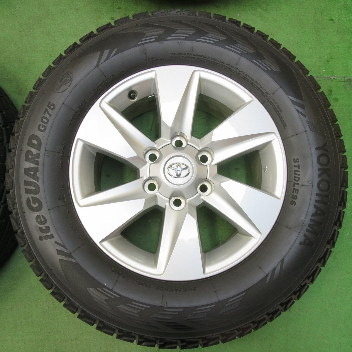 [送料無料] バリ溝！キレイ！9分★トヨタ 150系 ランクル プラド 純正 265/65R17 スタッドレス ヨコハマ アイスガード G075 17インチ PCD139.7/6H★5022302IMス