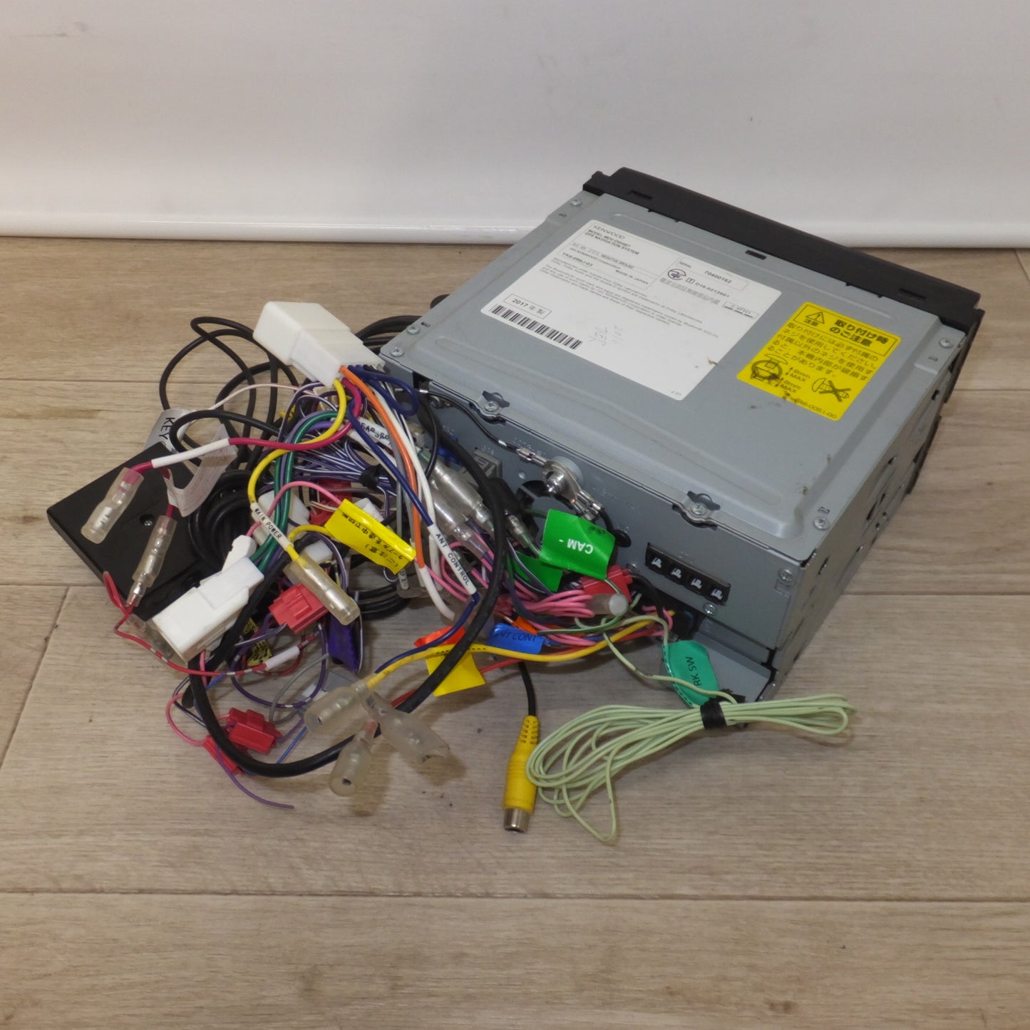 [送料無料] ★ケンウッド KENWOOD メモリーナビゲーション MDV-D504BT[21]★