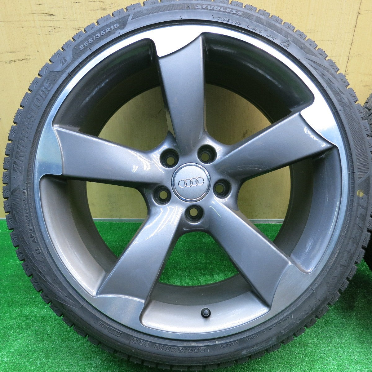 ほぼ未使用！24年！キレイ★アウディ 等 WSP ITALY 255/35R19 スタッドレス ブリヂストン ブリザック VRX3 19インチ PCD112/5H★5102003AKス