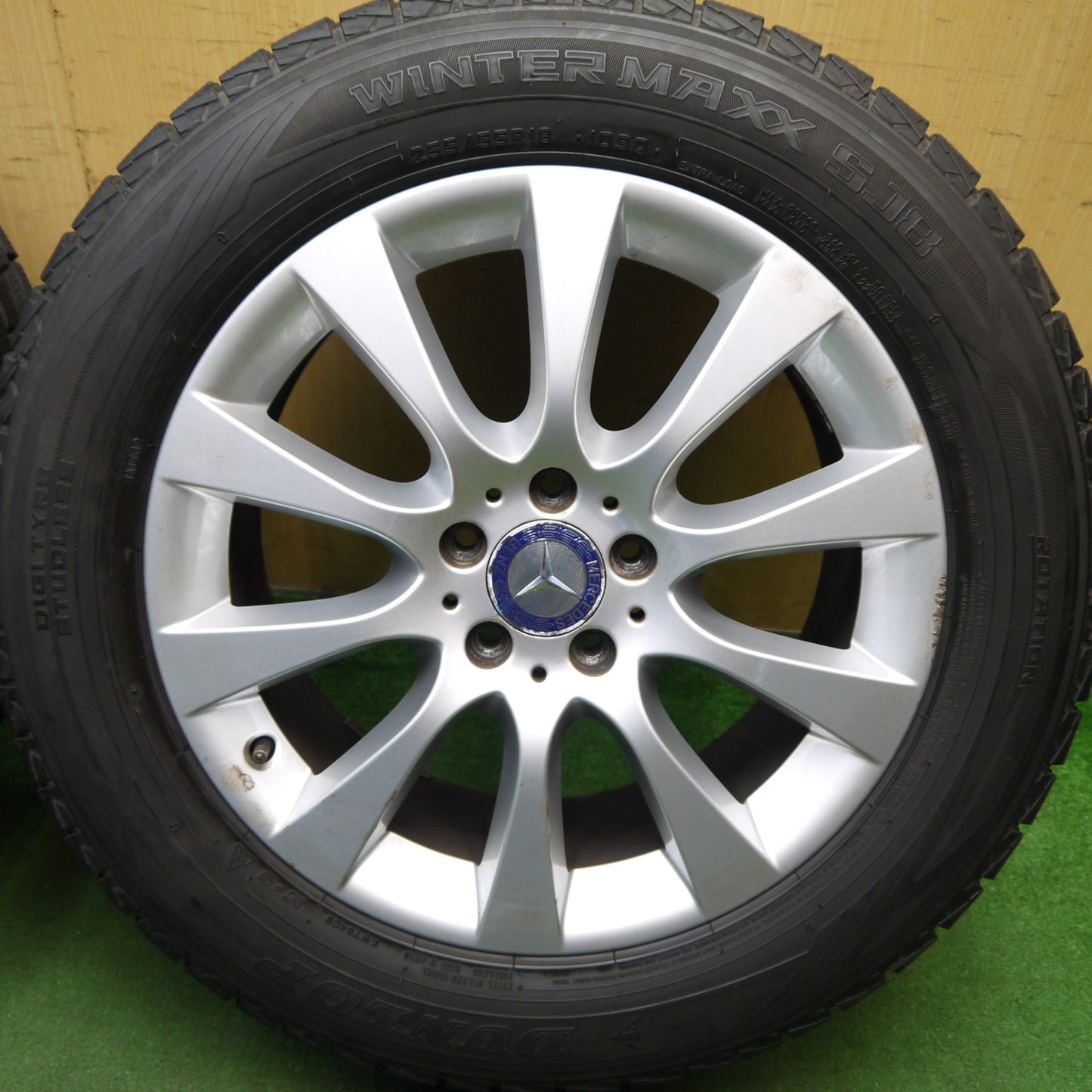 バリ溝！9.5分！2本★ベンツ W166 MLクラス GLEクラス 純正 255/55R18 スタッドレス ダンロップ ウインターマックス SJ8 18インチ PCD112/5H★5070203Hス