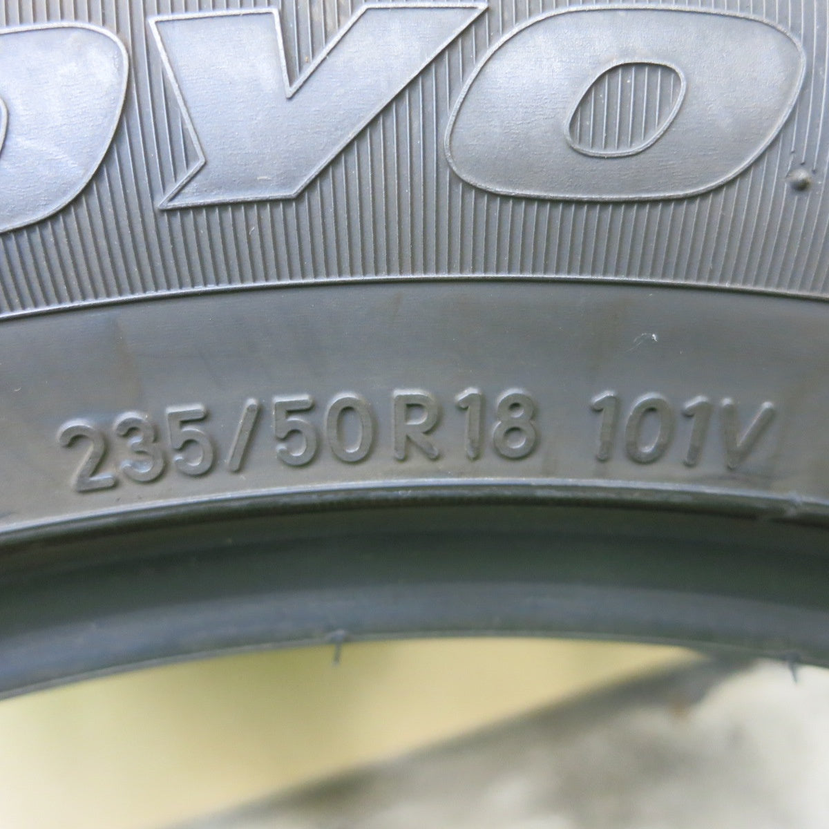 [送料無料] バリ溝！23年！9.5分！1本★235/50R18 トーヨー トランパス MP7 タイヤ 18インチ アルファード ヴェルファイア 等★5012801ナノタ