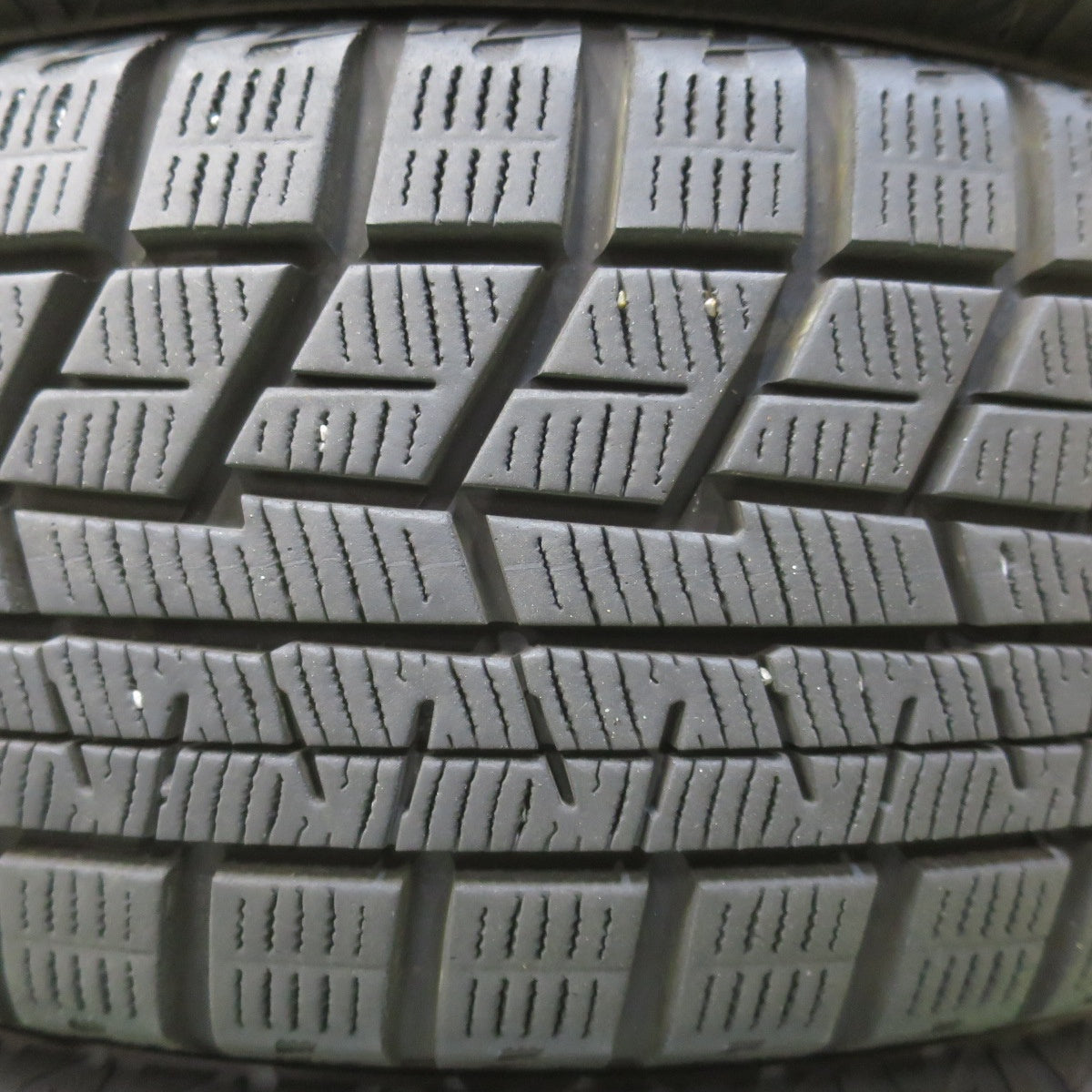 バリ溝！キレイ！9分★スタッドレス 165/55R14 ヨコハマ アイスガード iG60 GRASS グラス 14インチ 軽サイズ ライフ ゼスト 等 PCD100/4H★6040704イス