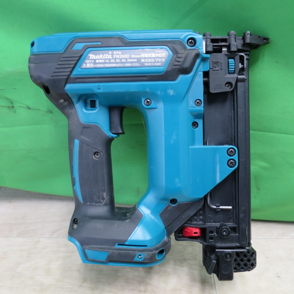 [送料無料] キレイ☆マキタ 35mm 充電式 面木 釘打 FN350D 電動 工具 釘打ち機 釘打機☆