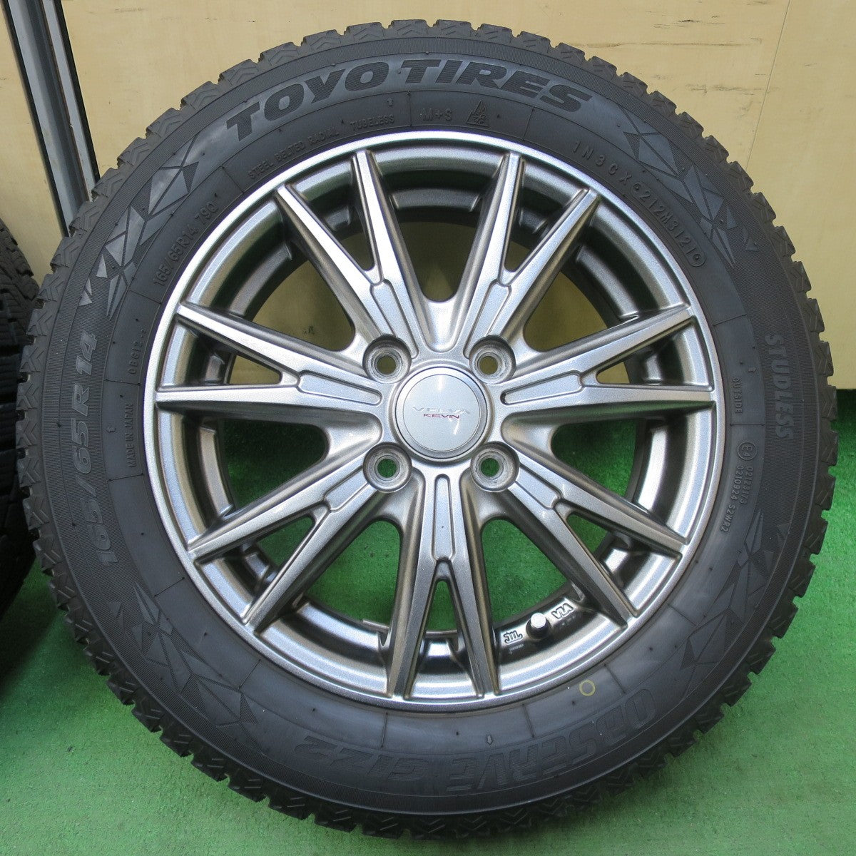 キレイ！21年★スタッドレス 165/65R14 トーヨー オブザーブ GIZ2 VELVA KEVIN ヴェルヴァ 14インチ ソリオ ハスラー 等 PCD100/4H★5042407イス