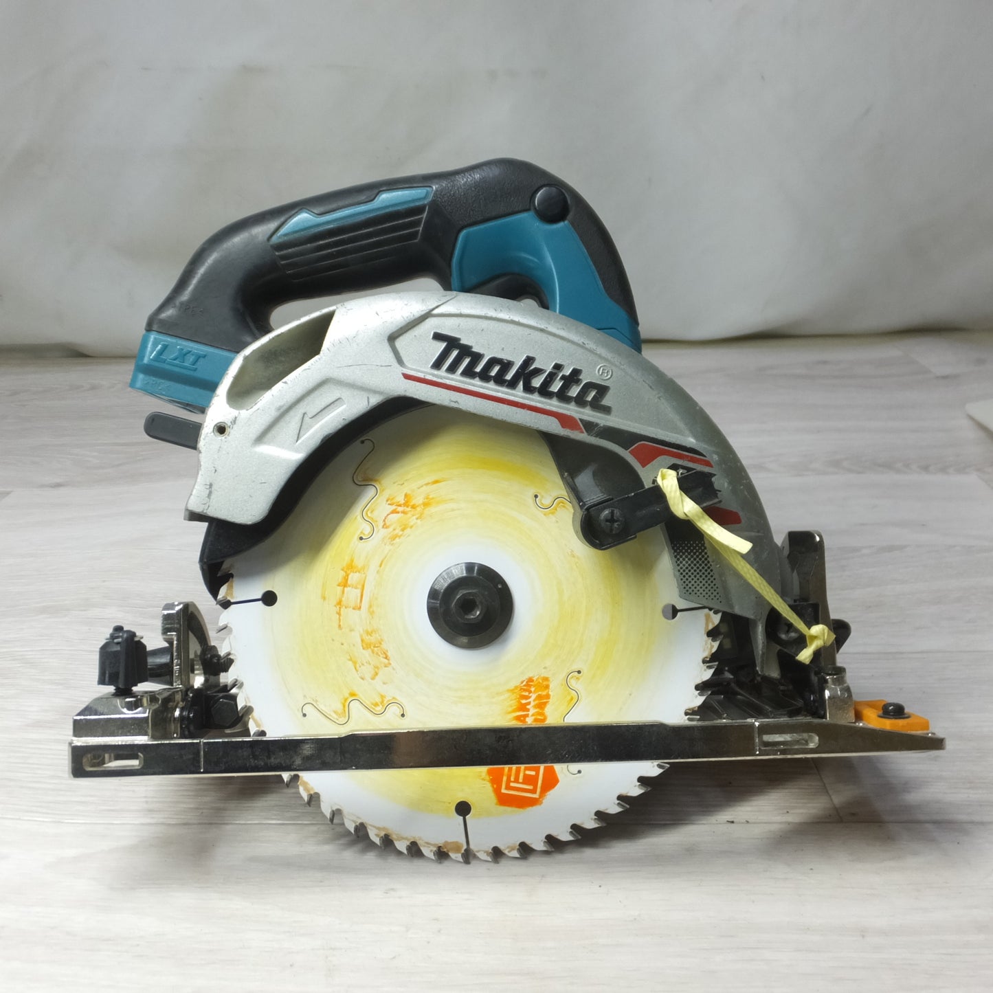 [送料無料] ◆makita マキタ 165mm 充電式マルノコ HS631D 18V 切断機 丸のこ 電動工具 本体のみ◆