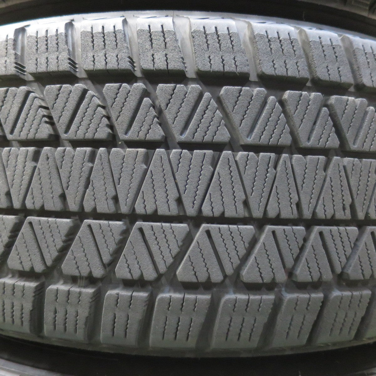 バリ溝！23年！キレイ！9分★スタッドレス 225/60R17 ブリヂストン ブリザック DM-V3 BALMINUM DS-M バルミナ 17インチ PCD114.3/5H★5122215イス