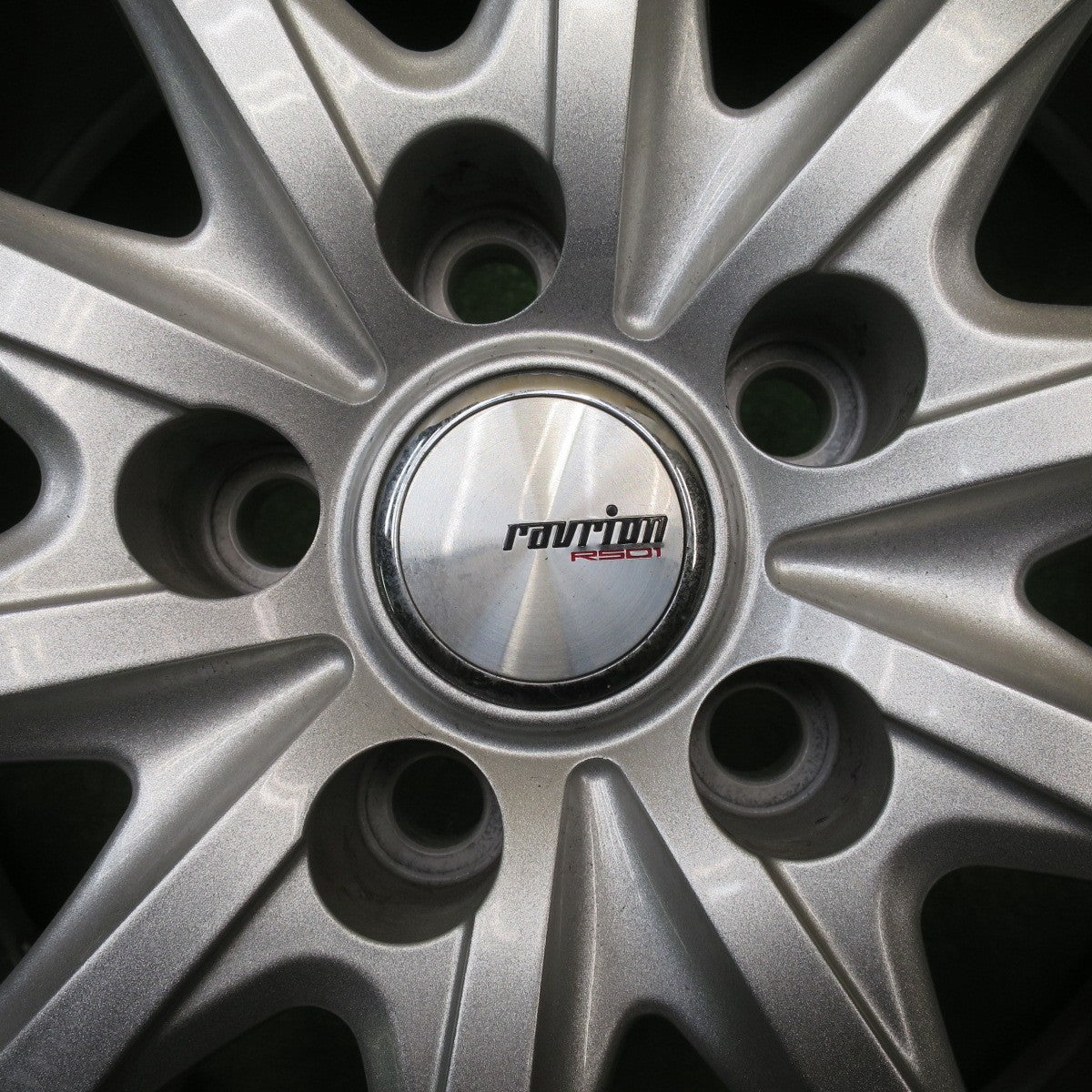 バリ溝！24年！キレイ！9.5分以上★スタッドレス 225/65R17 グッドイヤー アイスナビ SUV ravrion RS01 ラブリオン 17インチ PCD114.3/5H★6021007NJス