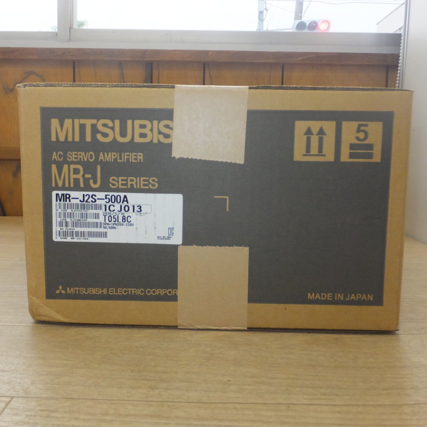 [送料無料] 未使用★三菱 MITSUBISHI サーボアンプ AC SERVO AMPLIFIER MR-J SERIES MR-J2S-500A(4)★