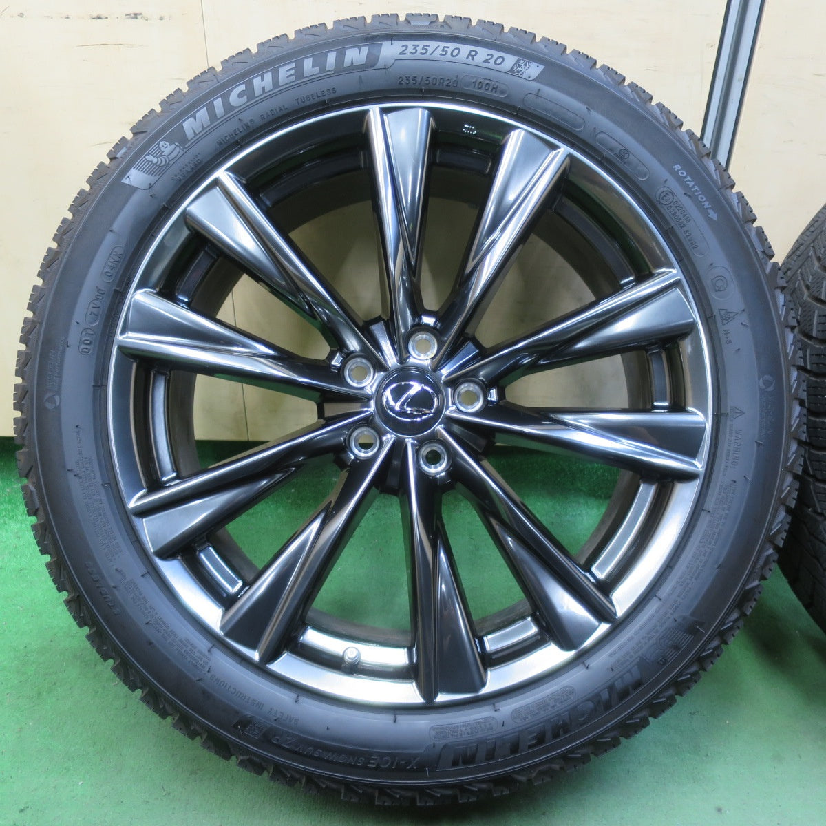 センサー付！超バリ溝！21年！キレイ！ほぼ10分★レクサス NX Fスポーツ 純正 235/50R20 スタッドレス X-ICE SNOW SUV ZP 20インチ PCD114.3/5H★5072801イス