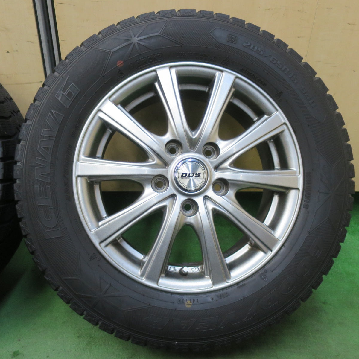 キレイ★スタッドレス 205/65R15 グッドイヤー アイスナビ6 D.O.S. DOS 15インチ PCD114.3/5H★5122305イス