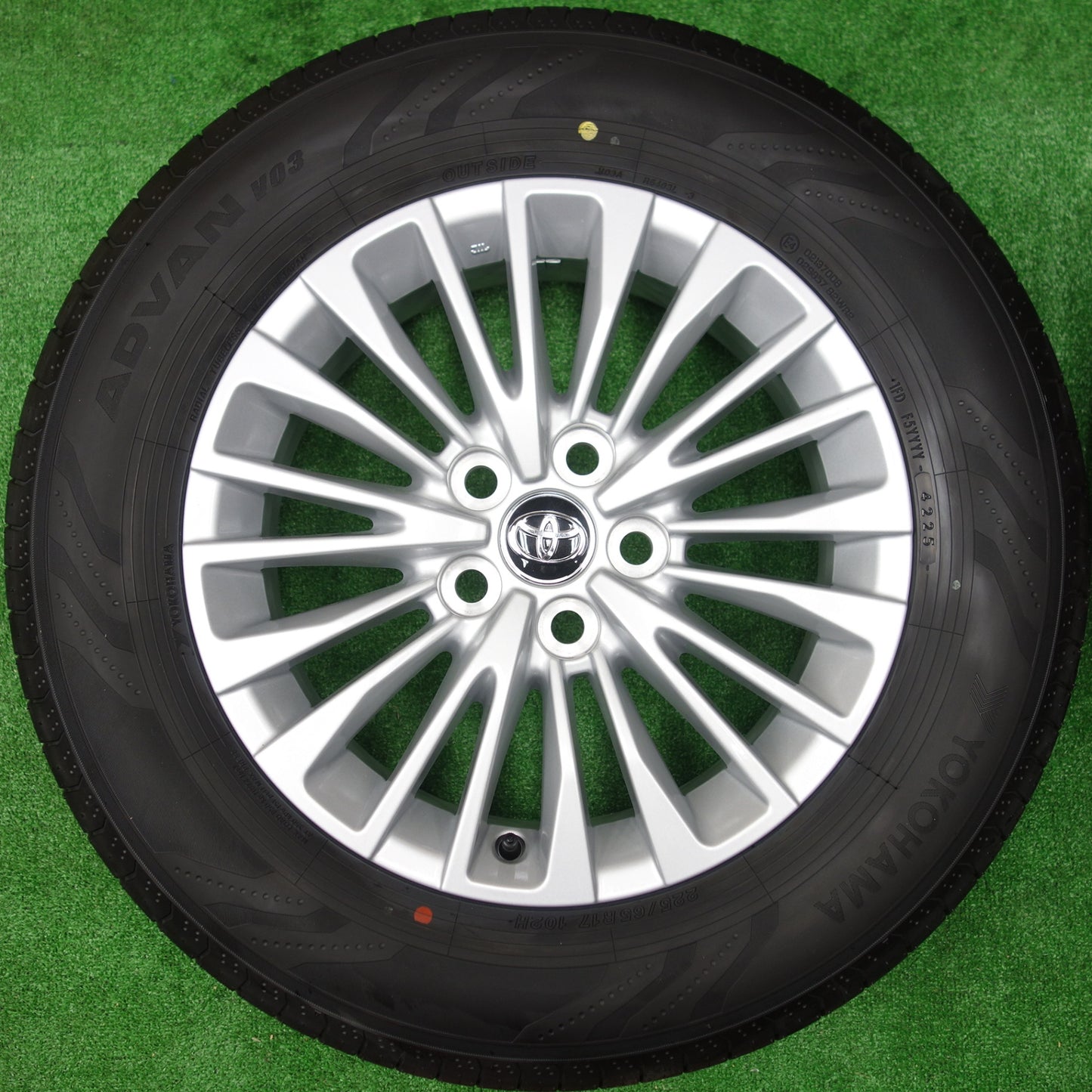 新車外し！25年★トヨタ 40系 アルファード ヴェルファイア 純正 225/65R17 ヨコハマ アドバン V03 17インチ PCD120/5H★5112701KTノ