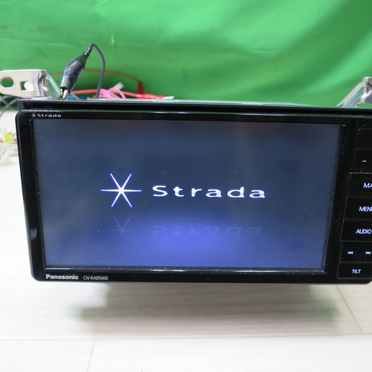 [送料無料] ☆Panasonic ストラーダ カーナビ ステーション 7型 ワイド CN-RA05WD 本体のみ フルセグ Bluetooth DVD CD 地図データ 2018年 Strada☆