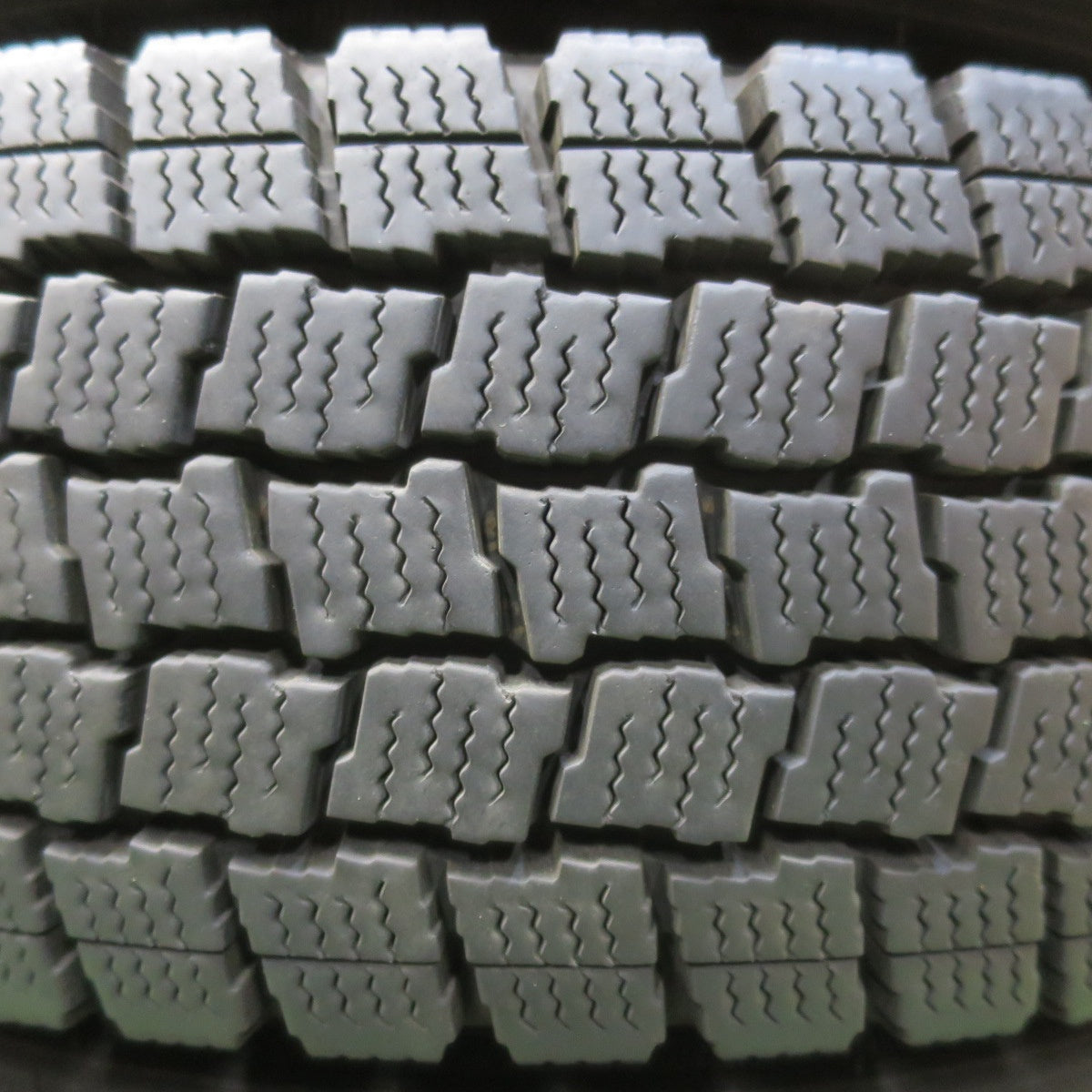 バリ溝！24年！キレイ！9.5分★日産 NV200 バネット 純正 スチール 165/80R14 97/95N スタッドレス グッドイヤー アイスナビ CARGO 14インチ PCD114.3/4H★5120514イス