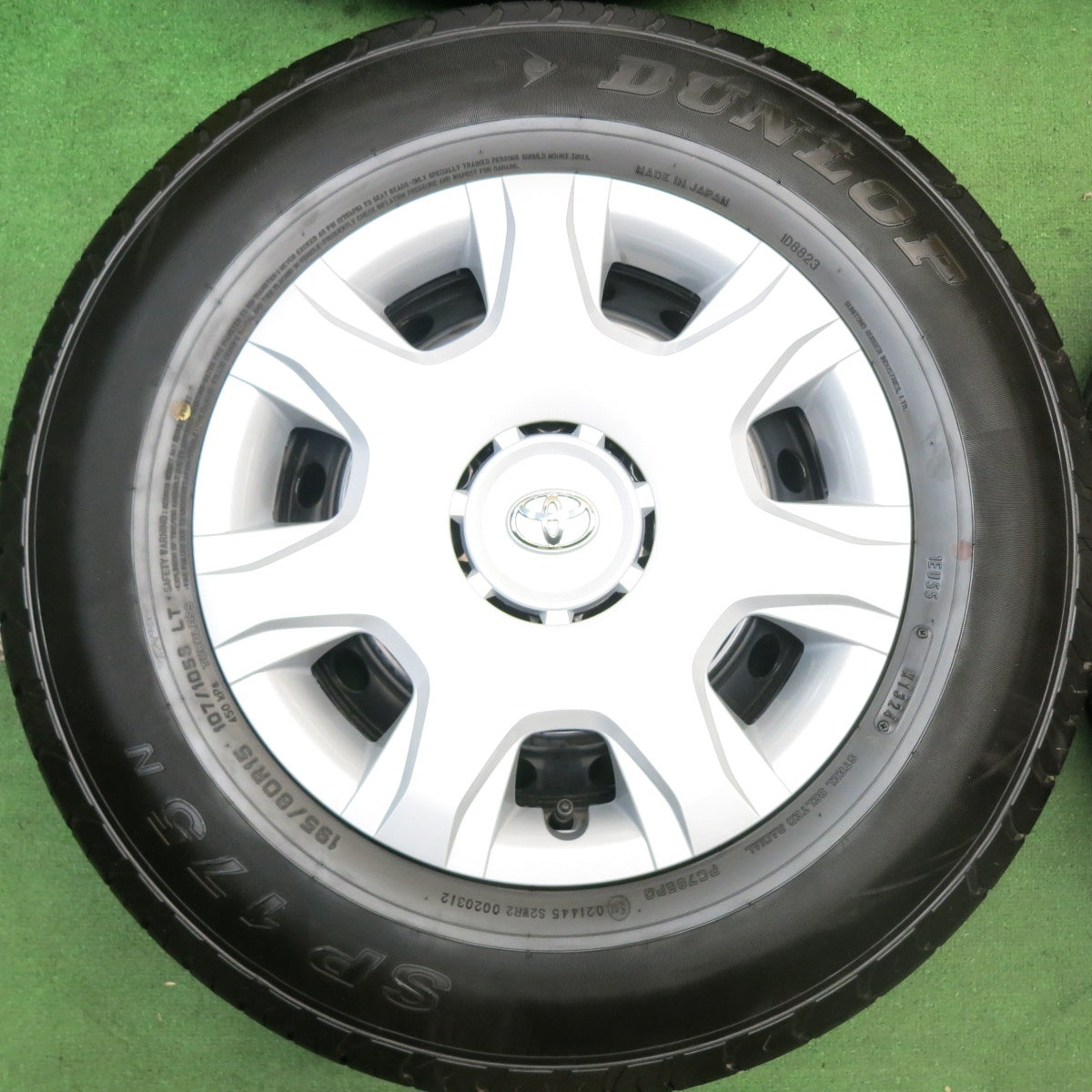 新車外し！24年★トヨタ 200系 ハイエース 純正 スチール 195/80R15 107/105S ダンロップ SP175N 15インチ PCD139.7/6H★5070803HAノ