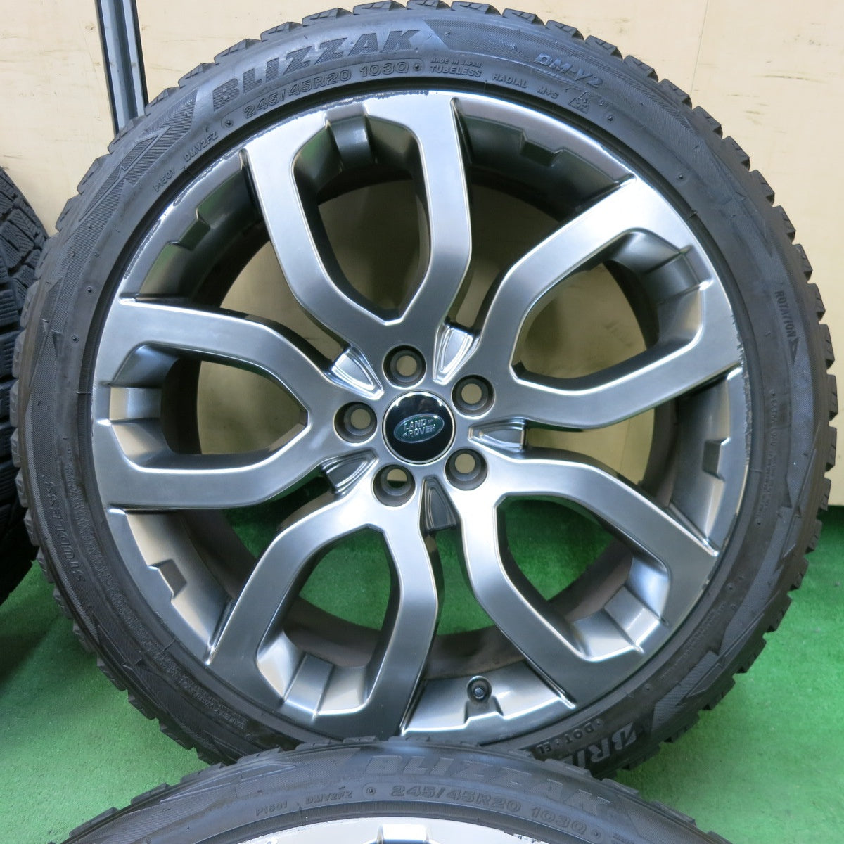 [送料無料] 4本価格★ランドローバー レンジローバー イヴォーク 純正 245/45R20 スタッドレス ブリヂストン ブリザック DM-V2 20インチ PCD108/5H★4120405SYス